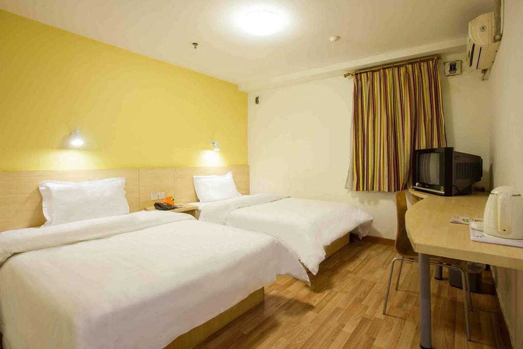 7Days Inn Dalian Gangwan Square Station Port Стая снимка